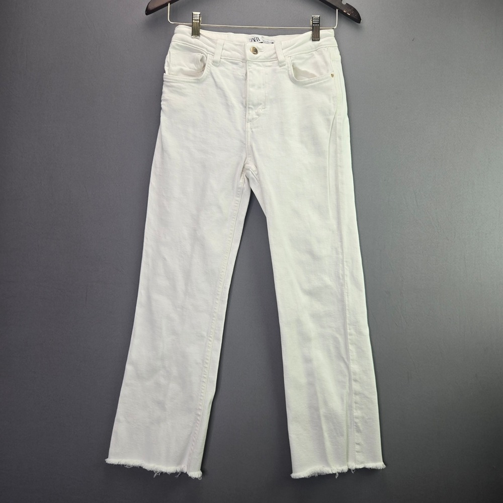 Zara High Rise Straight Leg Jeans Size 4 White Raw Hem Denim 5 Pocket Classic